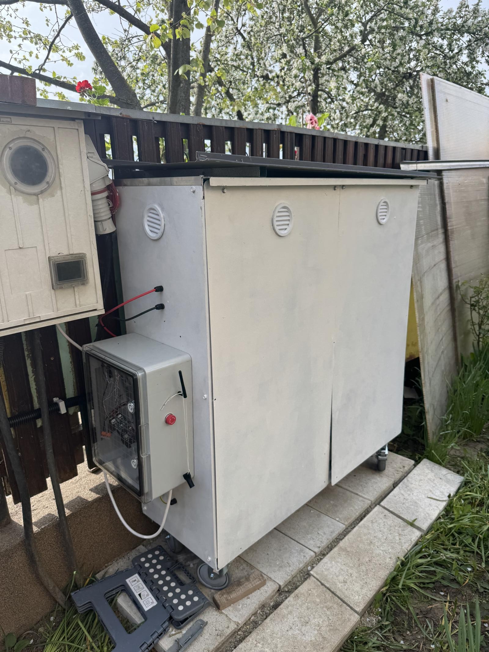 Dacia Spring battery metalic box