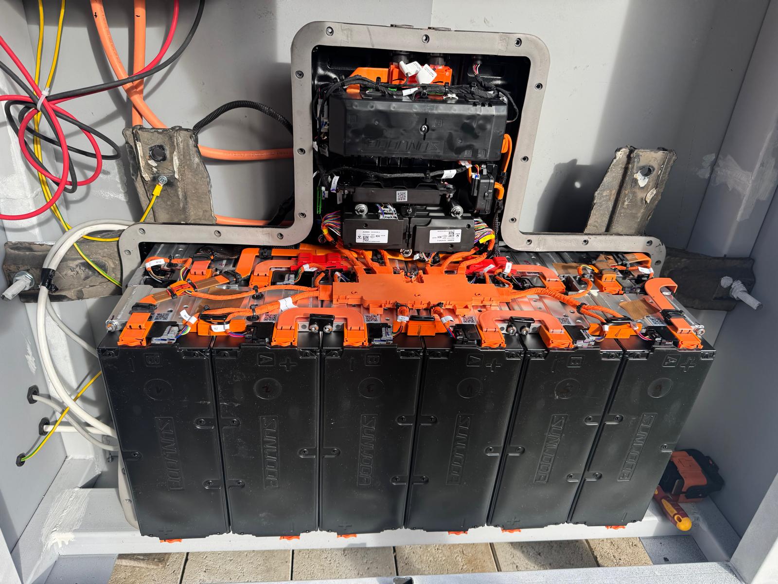 inside Dacia Spring battery